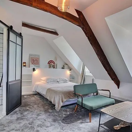 Bed & Breakfast Artefact 2*