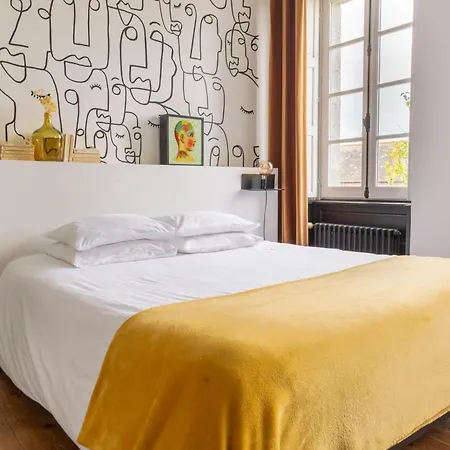 Bed & Breakfast Artefact 2*
