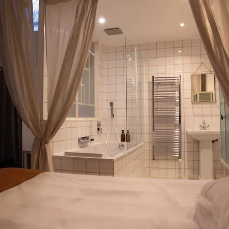 Artefact Bed & Breakfast