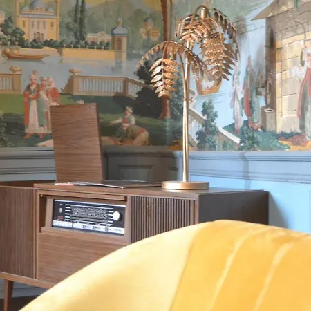 Bed & Breakfast Artefact